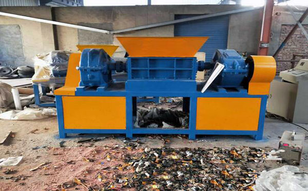 廢舊家具撕碎機(jī) 廢舊家具撕碎機(jī)